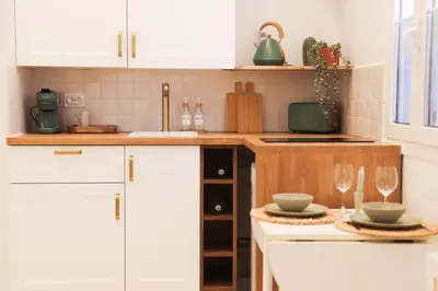Cuisine ou kitchenette dans l'établissement Le Nid Azur à 200 Mètres de la Plage
