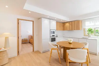 Cuisine ou kitchenette dans l'établissement REF 2011 - Cannes - Apartment for rent