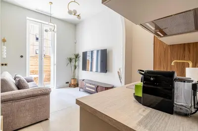 Télévision ou salle de divertissement dans l'établissement Magnificent apartment - AC-1BR-4P- Cannes