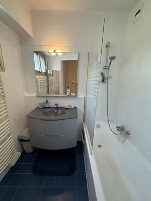 Salle de bains dans l'établissement LE MAGALI , Vue Mer , Clim , Parking