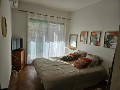 Un ou plusieurs lits dans un hébergement de l'établissement Antibes carré d'or 3P Albert 1er Le Gazan