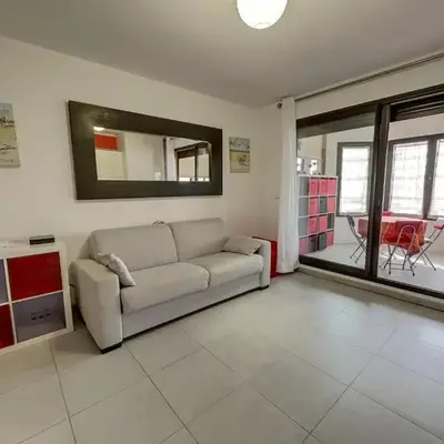Centre Juan les Pins studio avec loggia Standing Rives Bleues