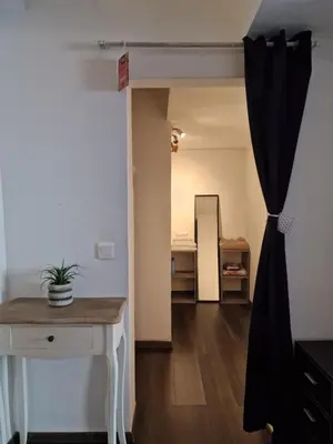 Télévision ou salle de divertissement dans l'établissement Bright apartment 10 minutes from Cannes