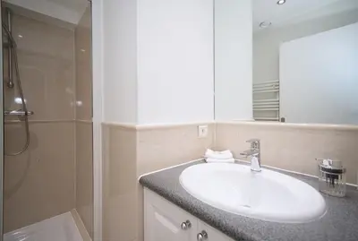 Salle de bains dans l'établissement Le Ducal