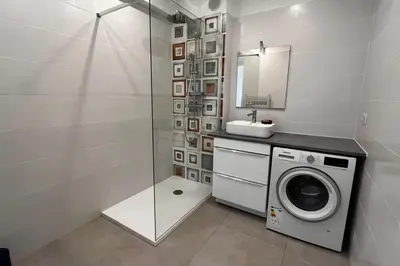 Salle de bains dans l'établissement Antibes 24 personnes centre ville