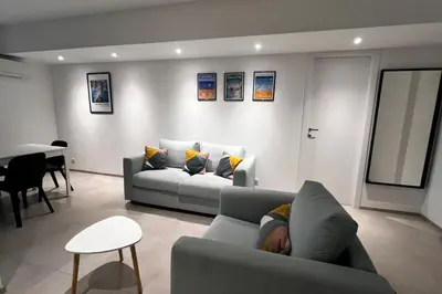 Coin salon dans l'établissement Antibes 24 personnes centre ville