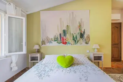 Un ou plusieurs lits dans un hébergement de l'établissement Magnifique villa avec piscine privee