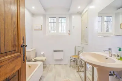 Salle de bains dans l'établissement Magnifique villa avec piscine privee