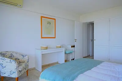 Un ou plusieurs lits dans un hébergement de l'établissement Vue unique sur toute la baie de Cannes et la mer