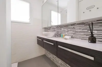 Salle de bains dans l'établissement Apartment with garden near the beach