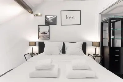 Un ou plusieurs lits dans un hébergement de l'établissement Rue Lafontaine by Halldis