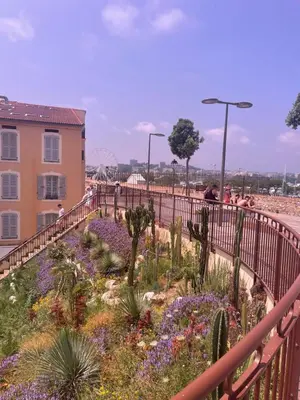 Jardin de l'établissement Logement insolite French Riviera avec parking