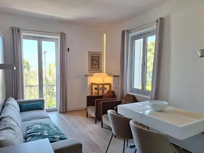 Coin salon dans l'établissement Au Cœur du Cap d'Antibes pour 2 personnes