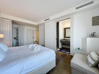 Un ou plusieurs lits dans un hébergement de l'établissement 126m2 - maison plage, 3 chambres, 3 salles de bain