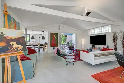 Télévision ou salle de divertissement dans l'établissement Antibes Loft Retreat - Happy Rentals
