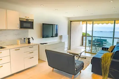 Cuisine ou kitchenette dans l'établissement STUDIO Luxe CENTER BAY 4