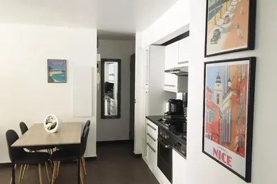 Cuisine ou kitchenette dans l'établissement 2Room Apart with AC, 3 min to the beach, Small garage