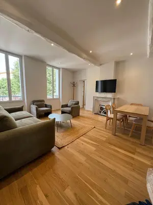 Télévision ou salle de divertissement dans l'établissement #101-Heart of Vieil Antibes - Place Nationale-High-End Newly Renovated & Furnished Appartment