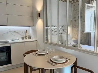 Cuisine ou kitchenette dans l'établissement Luxe et Charme sur les Remparts du Vieil Antibes