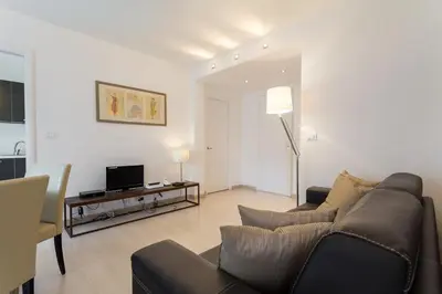 Télévision ou salle de divertissement dans l'établissement Charming & Elegant La Croisette apartment in Cannes