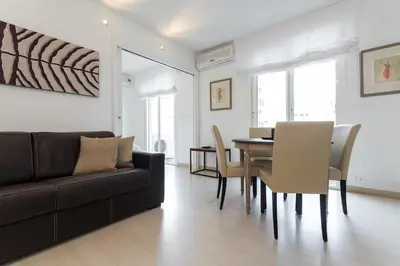 Coin salon dans l'établissement Charming & Elegant La Croisette apartment in Cannes