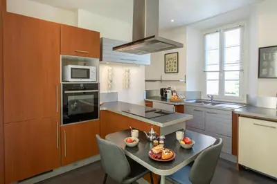 Cuisine ou kitchenette dans l'établissement C10 Staywiz us - 3P 10 min Palais Festivals & Sea - AC & Parking