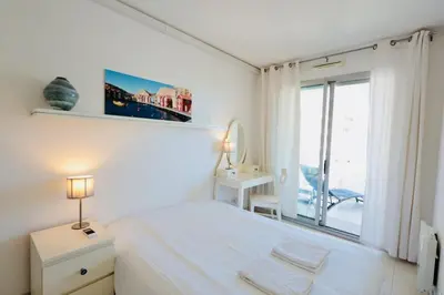 Un ou plusieurs lits dans un hébergement de l'établissement Antibes Les Pins - Apt 4 Per - Parc Exflora - Pool