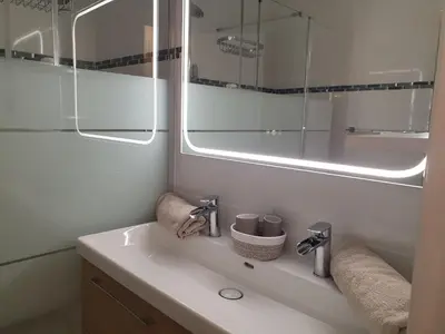 Salle de bains dans l'établissement Appartement 2 pièces carré d or Les Floralies