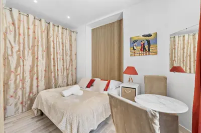 Un ou plusieurs lits dans un hébergement de l'établissement 1 chambres , 131 rue d'antibes