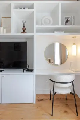 Télévision ou salle de divertissement dans l'établissement Le Miramar Apartment Sea View
