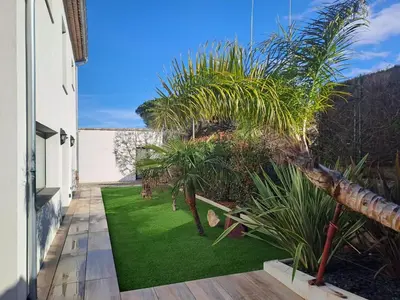 Jardin de l'établissement Villa Piscine-Jacuzzi