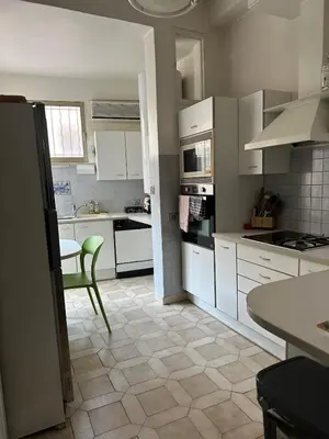 Cuisine ou kitchenette dans l'établissement T3 Cannes Banane