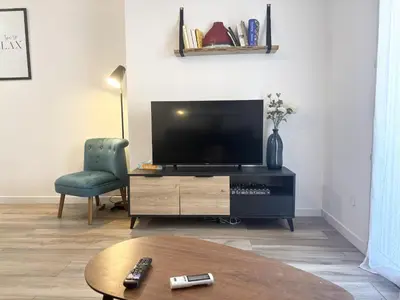 Télévision ou salle de divertissement dans l'établissement Les Sables d'Or