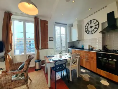 Cuisine ou kitchenette dans l'établissement L'Amiral Barnaud - Appt proche de la plage