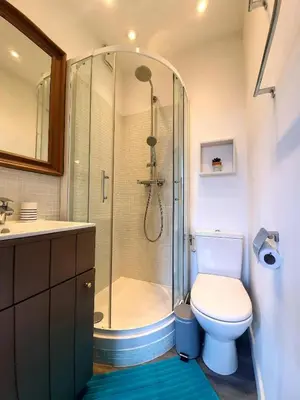 Salle de bains dans l'établissement L'Amiral Barnaud - Appt proche de la plage
