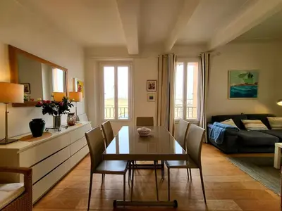 Coin salon dans l'établissement L'Aiguillon Antibois - Proche Port