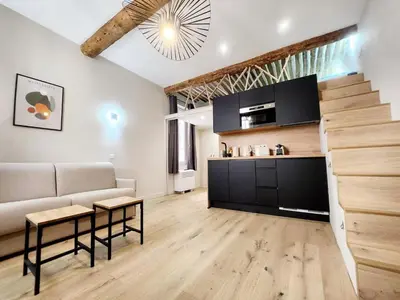 Cuisine ou kitchenette dans l'établissement Le Bourgarel - Studio dans Vieil Antibes