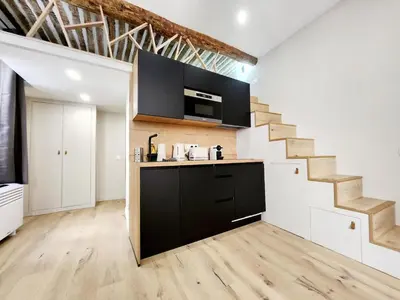 Cuisine ou kitchenette dans l'établissement Le Bourgarel - Studio dans Vieil Antibes