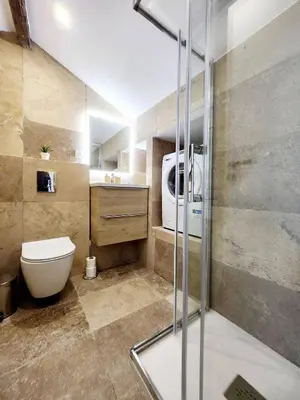 Salle de bains dans l'établissement Le Cauvi - Climatisé proche de la plage