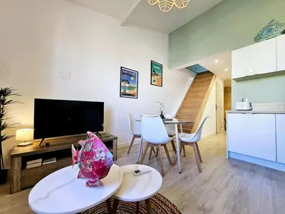 Cuisine ou kitchenette dans l'établissement Le Dambra - dans le vieil antibes