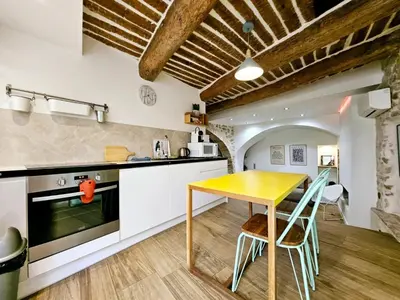 Cuisine ou kitchenette dans l'établissement Le Bain Méditerranéen - Joli T2 dans le vieil Antibes