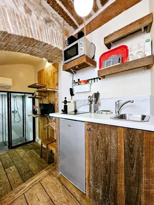Cuisine ou kitchenette dans l'établissement La Studette Bain - Studio au coeur du vieil Antibes