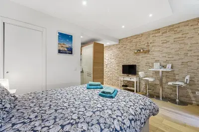 Un ou plusieurs lits dans un hébergement de l'établissement Le Vauban Antibois - Studio avec jolie balcon