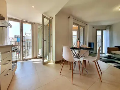 Cuisine ou kitchenette dans l'établissement Le Marenda - Appartement au coeur d'Antibes