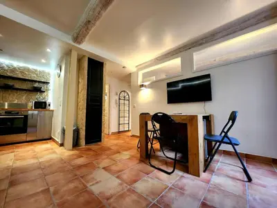 Cuisine ou kitchenette dans l'établissement Le Pêcheur - T2 au Cœur du Vieil Antibes