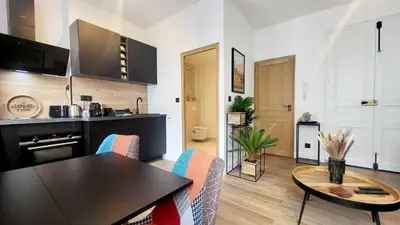 Cuisine ou kitchenette dans l'établissement Le Nimentina - Appartement dans le vieil Antibes