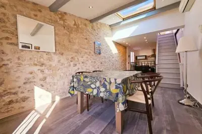 Cuisine ou kitchenette dans l'établissement Le Godart - Au coeur du Vieil Antibes