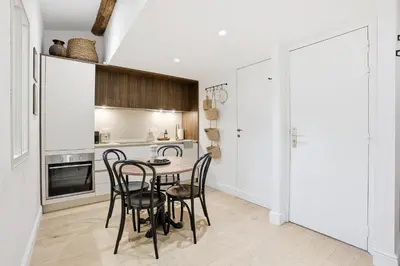 Cuisine ou kitchenette dans l'établissement Le République Antibois - Au coeur du Vieil Antibes