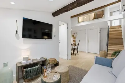 Télévision ou salle de divertissement dans l'établissement Le République Antibois - Au coeur du Vieil Antibes