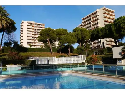 Piscine de l'établissement Luxury Vintage Rooftop Appartment ou située à proximité